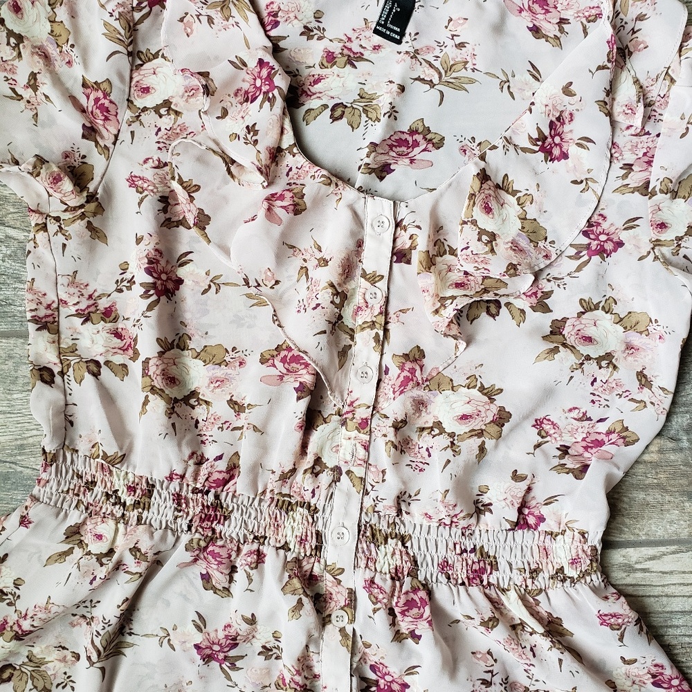 Forever 21 Floral Ruffle Button Top - Picture 3 of 7